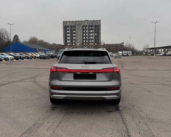 Сірий Ауді E-Tron, об'ємом двигуна 0 л та пробігом 78 тис. км за 30500 $, фото 10 на Automoto.ua