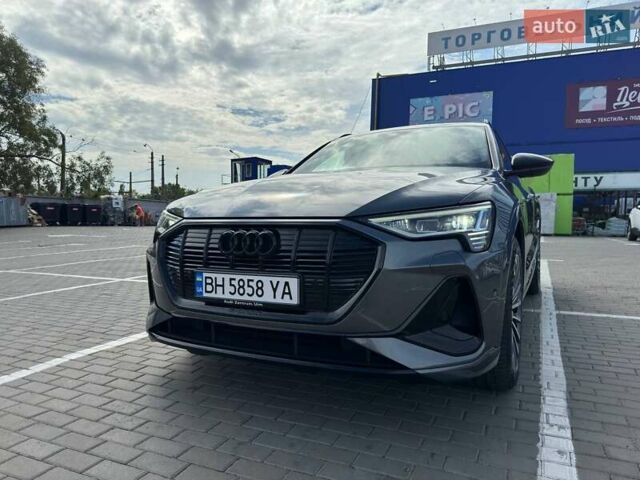 Серый Ауди E-Tron, объемом двигателя 0 л и пробегом 119 тыс. км за 33500 $, фото 6 на Automoto.ua