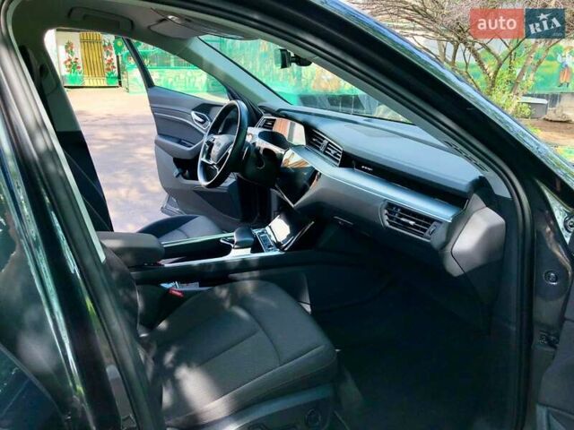 Серый Ауди E-Tron, объемом двигателя 0 л и пробегом 148 тыс. км за 25750 $, фото 21 на Automoto.ua