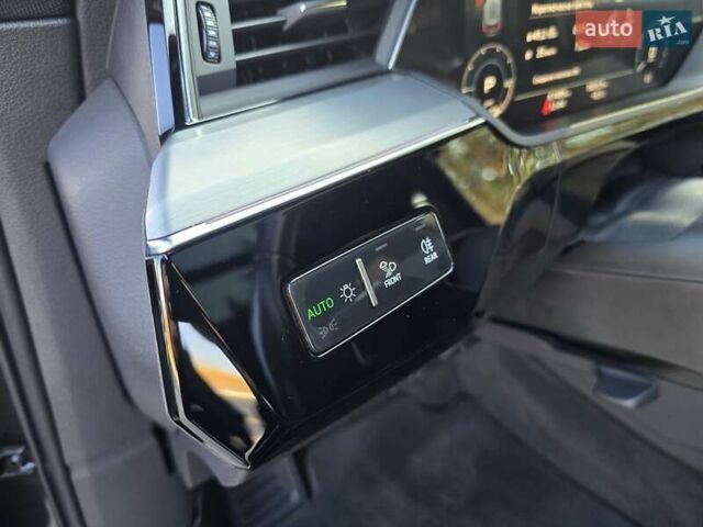 Сірий Ауді E-Tron, об'ємом двигуна 0 л та пробігом 67 тис. км за 37999 $, фото 48 на Automoto.ua