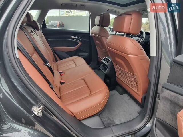 Сірий Ауді E-Tron, об'ємом двигуна 0 л та пробігом 120 тис. км за 29650 $, фото 11 на Automoto.ua