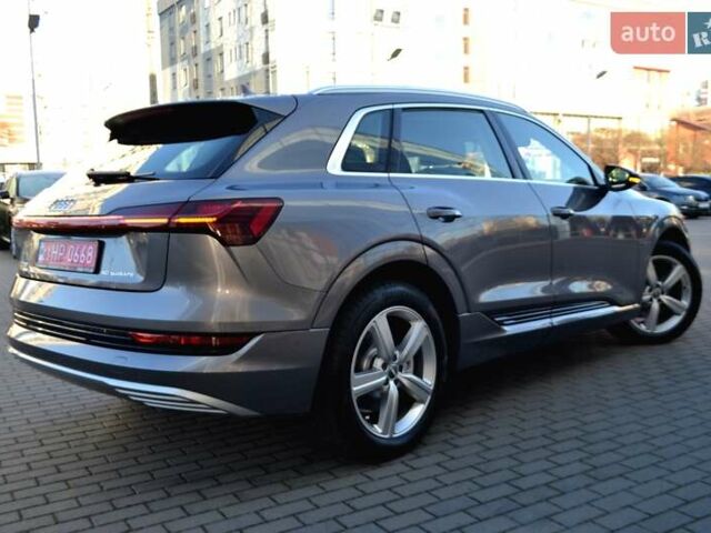 Серый Ауди E-Tron, объемом двигателя 0 л и пробегом 125 тыс. км за 23800 $, фото 85 на Automoto.ua