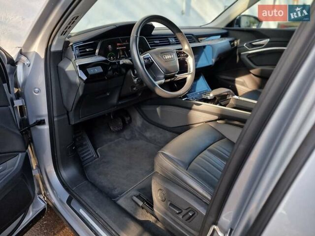 Серый Ауди E-Tron, объемом двигателя 0 л и пробегом 12 тыс. км за 31990 $, фото 42 на Automoto.ua