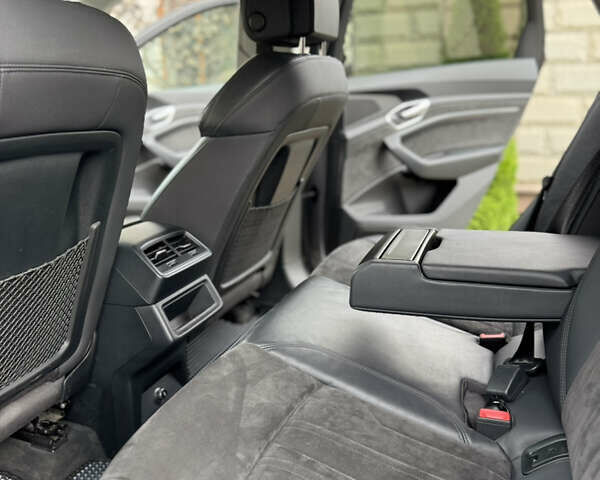 Серый Ауди E-Tron, объемом двигателя 0 л и пробегом 114 тыс. км за 26333 $, фото 21 на Automoto.ua