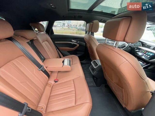 Серый Ауди E-Tron, объемом двигателя 0 л и пробегом 58 тыс. км за 37000 $, фото 87 на Automoto.ua