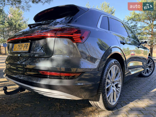 Серый Ауди E-Tron, объемом двигателя 0 л и пробегом 117 тыс. км за 28990 $, фото 12 на Automoto.ua