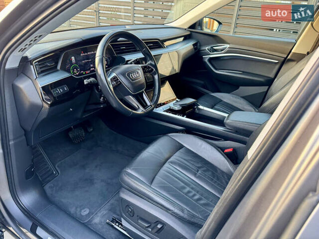 Сірий Ауді E-Tron, об'ємом двигуна 0 л та пробігом 143 тис. км за 27900 $, фото 48 на Automoto.ua