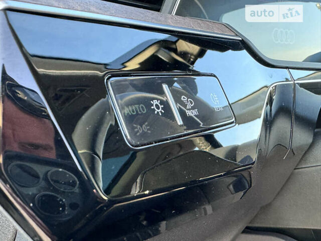 Серый Ауди E-Tron, объемом двигателя 0 л и пробегом 53 тыс. км за 40900 $, фото 40 на Automoto.ua