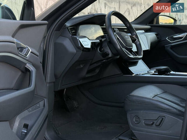 Ауді E-Tron 2020 у Львові на Automoto.ua Сірий Ауді E-Tron, об'ємом двигуна 0 л та пробігом 81 тис. км за 34920 $, фото 27 на Automoto.ua