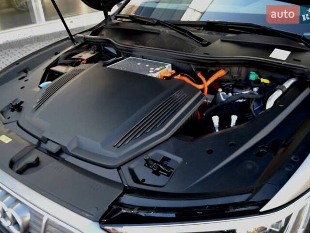 Серый Ауди E-Tron, объемом двигателя 0 л и пробегом 125 тыс. км за 23800 $, фото 217 на Automoto.ua