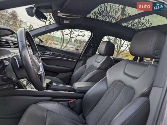 Серый Ауди E-Tron, объемом двигателя 0 л и пробегом 82 тыс. км за 32500 $, фото 13 на Automoto.ua