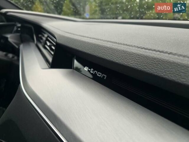 Серый Ауди E-Tron, объемом двигателя 0 л и пробегом 71 тыс. км за 33999 $, фото 65 на Automoto.ua