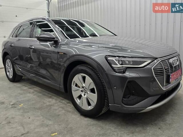 Серый Ауди E-Tron, объемом двигателя 0 л и пробегом 99 тыс. км за 31990 $, фото 53 на Automoto.ua