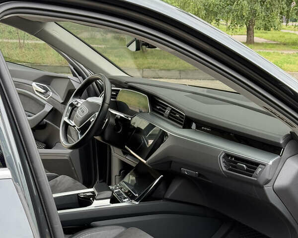 Сірий Ауді E-Tron, об'ємом двигуна 0 л та пробігом 50 тис. км за 33900 $, фото 15 на Automoto.ua