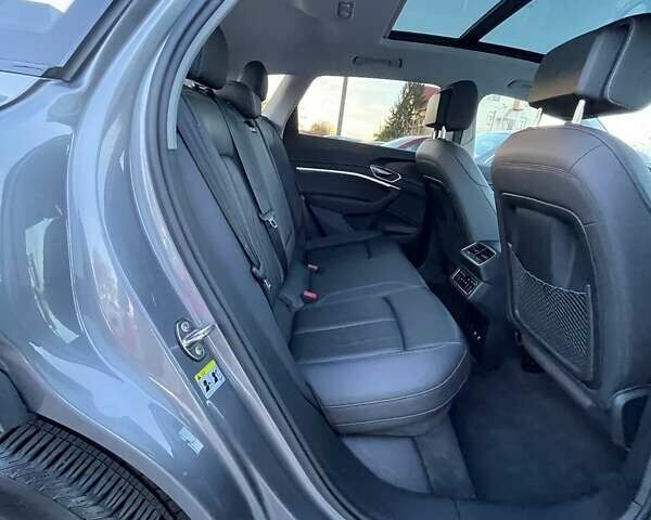 Серый Ауди E-Tron, объемом двигателя 0 л и пробегом 45 тыс. км за 29900 $, фото 26 на Automoto.ua