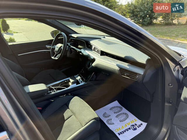Сірий Ауді E-Tron, об'ємом двигуна 0 л та пробігом 65 тис. км за 39990 $, фото 22 на Automoto.ua