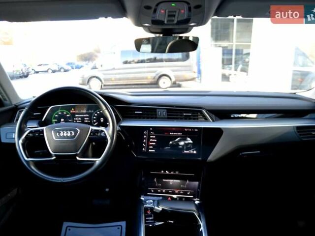 Серый Ауди E-Tron, объемом двигателя 0 л и пробегом 125 тыс. км за 23800 $, фото 123 на Automoto.ua