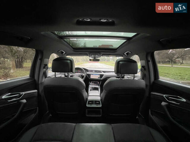 Серый Ауди E-Tron, объемом двигателя 0 л и пробегом 90 тыс. км за 34490 $, фото 34 на Automoto.ua