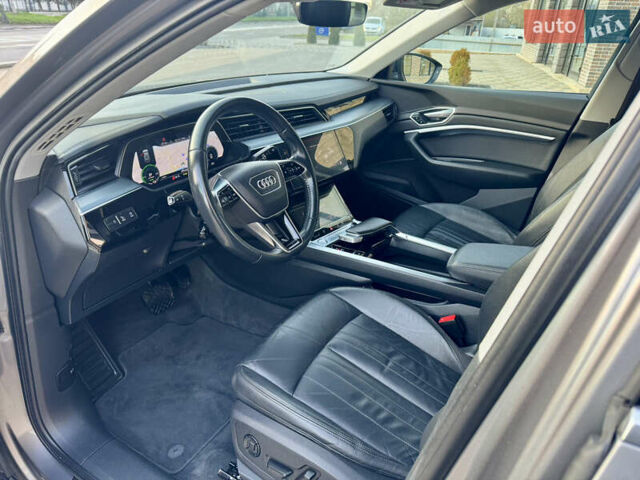 Сірий Ауді E-Tron, об'ємом двигуна 0 л та пробігом 143 тис. км за 27900 $, фото 31 на Automoto.ua