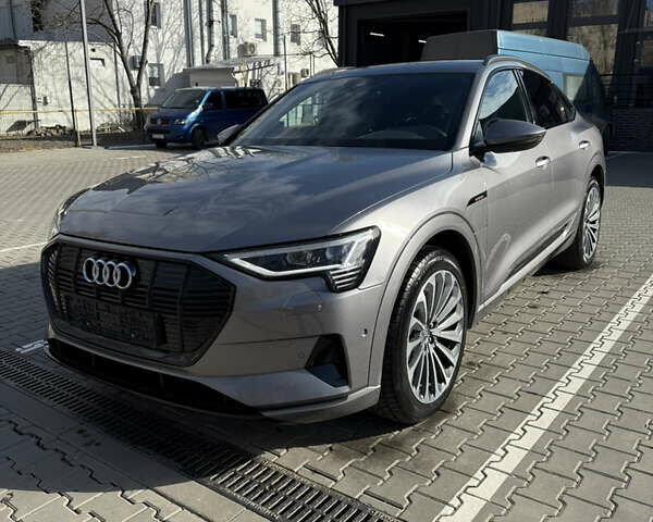 Серый Ауди E-Tron, объемом двигателя 0 л и пробегом 145 тыс. км за 37500 $, фото 71 на Automoto.ua