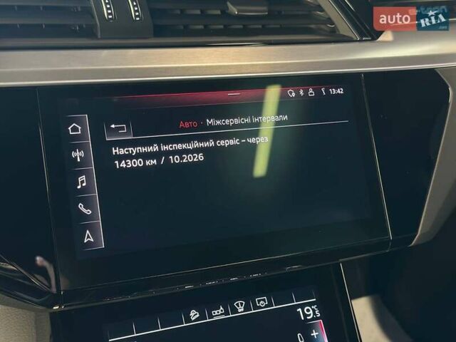 Серый Ауди E-Tron, объемом двигателя 0 л и пробегом 53 тыс. км за 37900 $, фото 18 на Automoto.ua