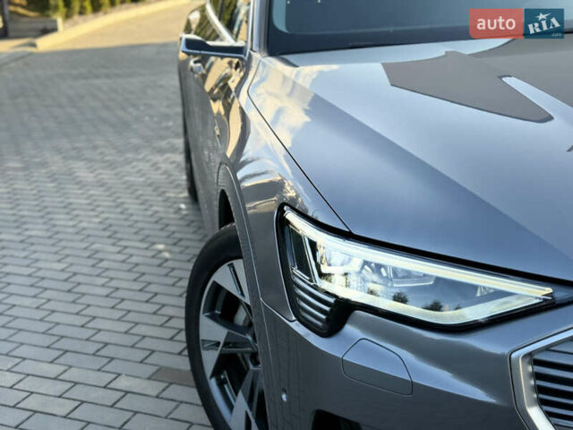Серый Ауди E-Tron, объемом двигателя 0 л и пробегом 121 тыс. км за 27699 $, фото 8 на Automoto.ua