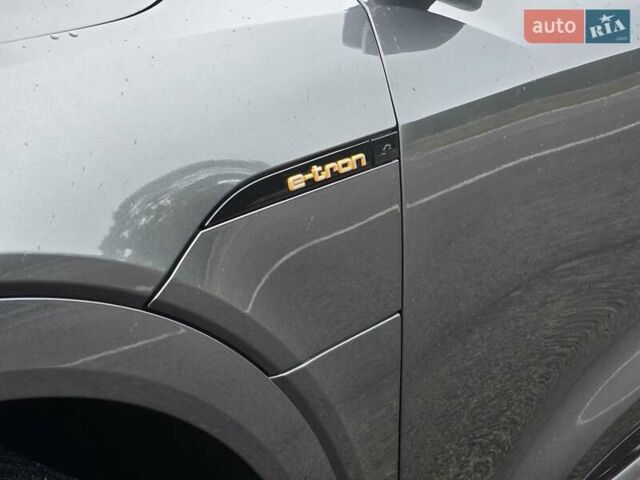 Серый Ауди E-Tron, объемом двигателя 0 л и пробегом 71 тыс. км за 33999 $, фото 19 на Automoto.ua