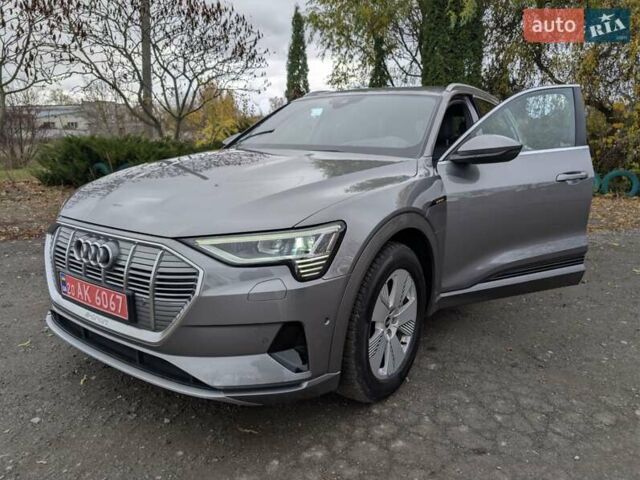 Серый Ауди E-Tron, объемом двигателя 0 л и пробегом 82 тыс. км за 32500 $, фото 1 на Automoto.ua