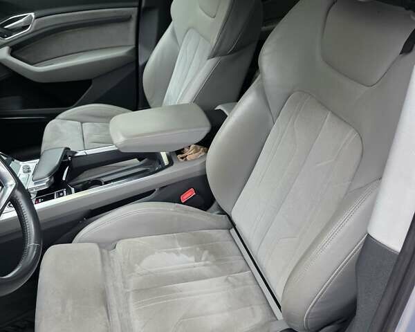 Серый Ауди E-Tron, объемом двигателя 0 л и пробегом 90 тыс. км за 36500 $, фото 41 на Automoto.ua