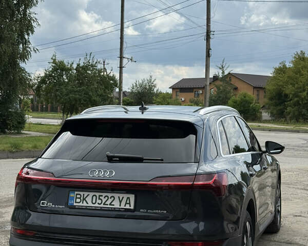 Сірий Ауді E-Tron, об'ємом двигуна 0 л та пробігом 50 тис. км за 33900 $, фото 5 на Automoto.ua