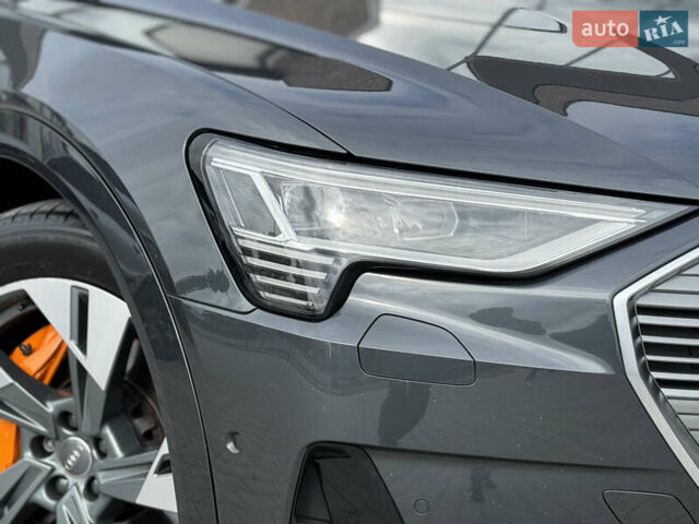 Ауди E-Tron 2020 в Тернополе на Automoto.ua Серый Ауди E-Tron, объемом двигателя 0 л и пробегом 126 тыс. км за 23900 $, фото 15 на Automoto.ua