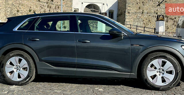 Серый Ауди E-Tron, объемом двигателя 0 л и пробегом 175 тыс. км за 22700 $, фото 10 на Automoto.ua
