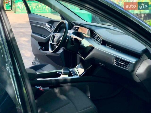 Серый Ауди E-Tron, объемом двигателя 0 л и пробегом 148 тыс. км за 25750 $, фото 14 на Automoto.ua