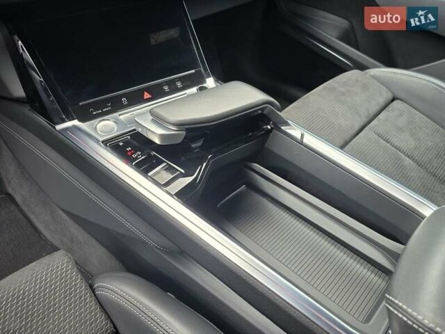 Серый Ауди E-Tron, объемом двигателя 0 л и пробегом 71 тыс. км за 33999 $, фото 48 на Automoto.ua