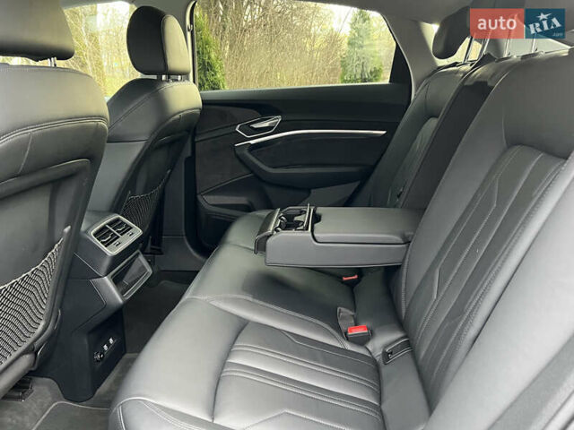 Сірий Ауді E-Tron, об'ємом двигуна 0 л та пробігом 143 тис. км за 30800 $, фото 26 на Automoto.ua