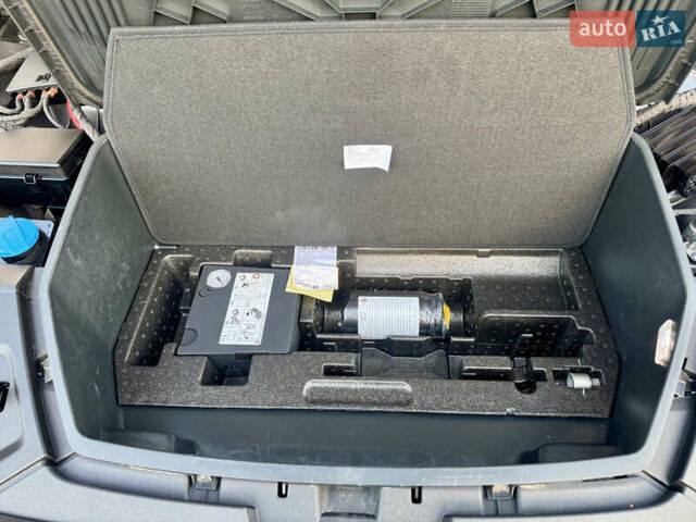 Сірий Ауді E-Tron, об'ємом двигуна 0 л та пробігом 143 тис. км за 27900 $, фото 65 на Automoto.ua