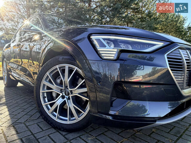 Серый Ауди E-Tron, объемом двигателя 0 л и пробегом 117 тыс. км за 28990 $, фото 7 на Automoto.ua