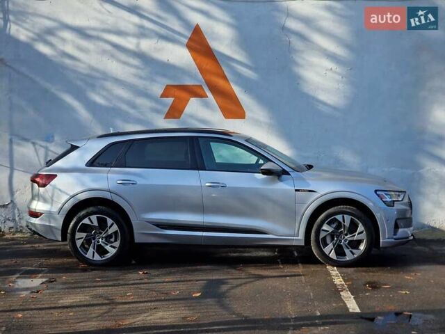 Серый Ауди E-Tron, объемом двигателя 0 л и пробегом 12 тыс. км за 31990 $, фото 18 на Automoto.ua