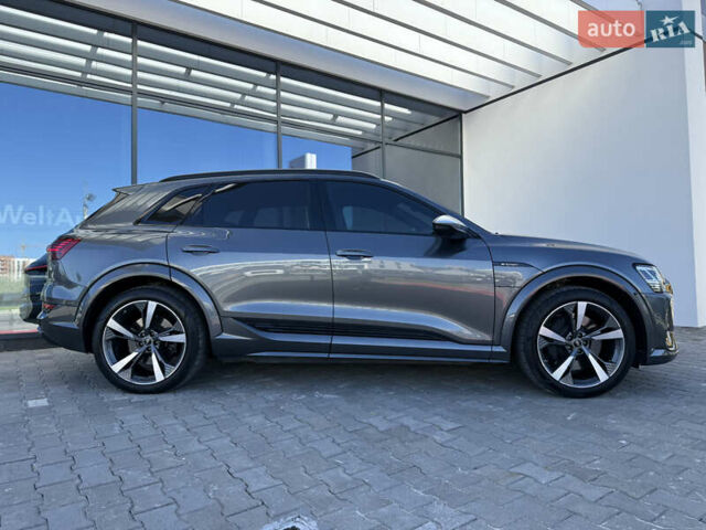 Серый Ауди E-Tron, объемом двигателя 0 л и пробегом 41 тыс. км за 44990 $, фото 8 на Automoto.ua