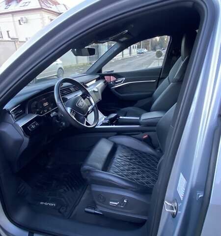 Серый Ауди E-Tron, объемом двигателя 0 л и пробегом 93 тыс. км за 39500 $, фото 23 на Automoto.ua