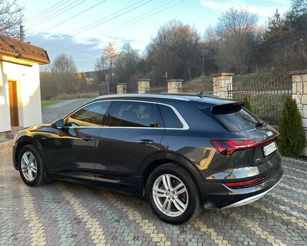 Сірий Ауді E-Tron, об'ємом двигуна 0 л та пробігом 153 тис. км за 28999 $, фото 3 на Automoto.ua