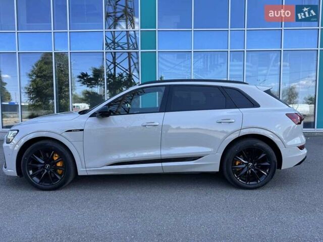 Ауді E-Tron 2020 у Дніпро (Дніпропетровську) на Automoto.ua Сірий Ауді E-Tron, об'ємом двигуна 0 л та пробігом 94 тис. км за 36800 $, фото 2 на Automoto.ua