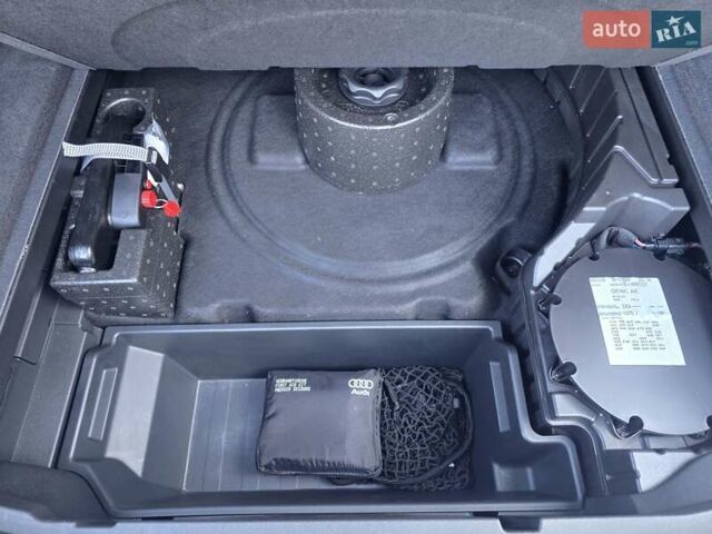 Сірий Ауді E-Tron, об'ємом двигуна 0 л та пробігом 67 тис. км за 37999 $, фото 42 на Automoto.ua