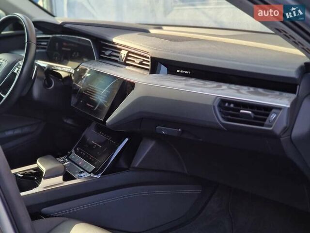 Серый Ауди E-Tron, объемом двигателя 0 л и пробегом 12 тыс. км за 31990 $, фото 54 на Automoto.ua
