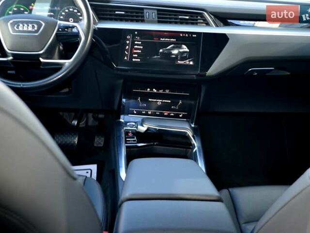 Серый Ауди E-Tron, объемом двигателя 0 л и пробегом 125 тыс. км за 23800 $, фото 149 на Automoto.ua