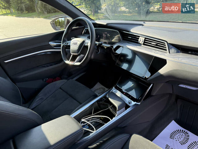 Сірий Ауді E-Tron, об'ємом двигуна 0 л та пробігом 65 тис. км за 39990 $, фото 23 на Automoto.ua