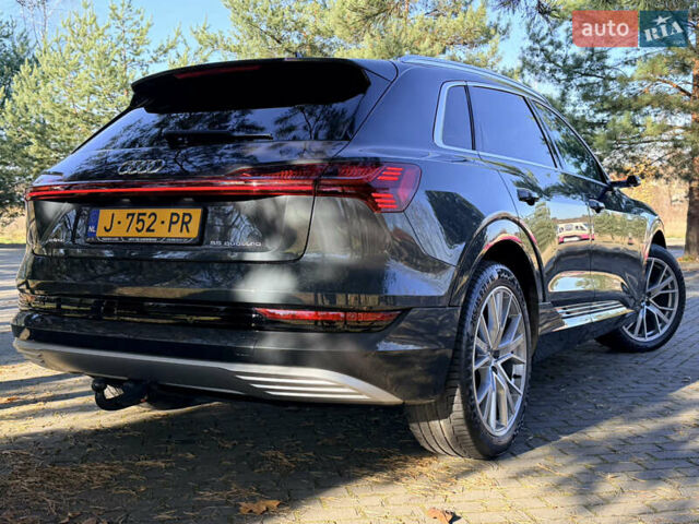 Серый Ауди E-Tron, объемом двигателя 0 л и пробегом 117 тыс. км за 28990 $, фото 11 на Automoto.ua