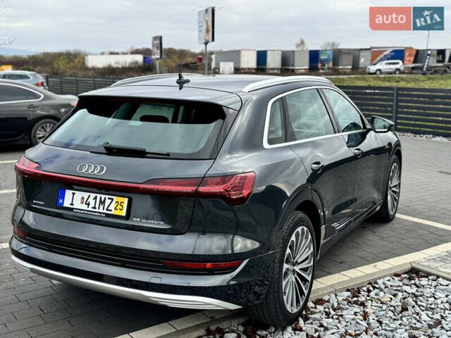 Серый Ауди E-Tron, объемом двигателя 0 л и пробегом 150 тыс. км за 25500 $, фото 5 на Automoto.ua