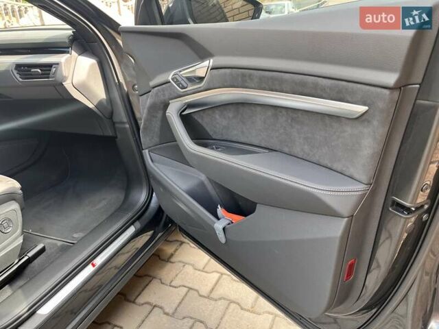 Серый Ауди E-Tron, объемом двигателя 0 л и пробегом 54 тыс. км за 35000 $, фото 30 на Automoto.ua