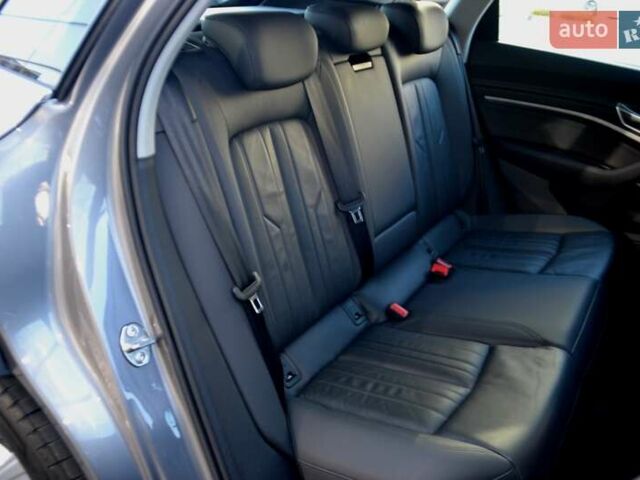 Серый Ауди E-Tron, объемом двигателя 0 л и пробегом 125 тыс. км за 23800 $, фото 189 на Automoto.ua